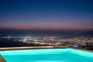 9 bedrooms, desk, soundproofing - Kalma Luxury Villas Kalamata (Kalamata)