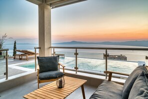 9 عدّة غرف نوم ومكتب وتجهيزات عازلة للصوت