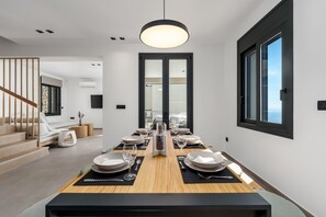 Biệt thự | 9 phòng ngủ, bàn, phòng cách âm 