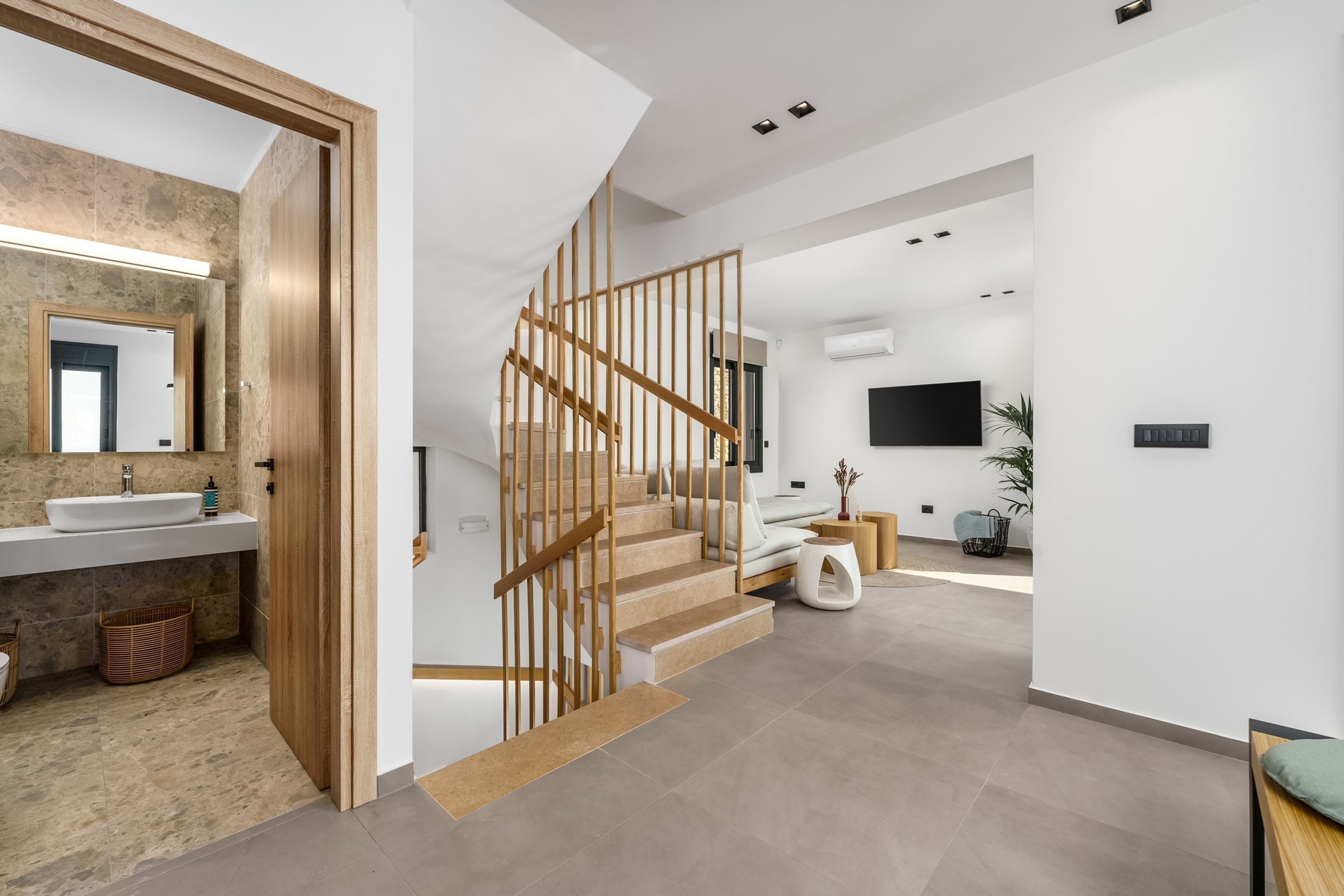 Villa | 9 Schlafzimmer, Schreibtisch, schallisolierte Zimmer