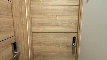 Triple Room, 3 Twin Beds, Private Bathroom | Free WiFi, bed sheets