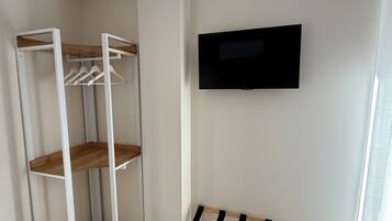 Triple Room, 3 Twin Beds, Private Bathroom | Free WiFi, bed sheets