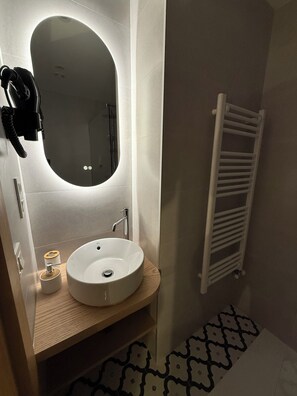 Double Room, 1 Double Bed, Private Bathroom, City View | Bathroom