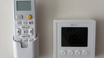 Double Room, 2 Single Beds, Private Bathroom, City View | Free WiFi, bed sheets