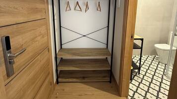 Habitación doble, 2 camas individuales, baño privado, vistas a la ciudad | Wifi gratis y ropa de cama