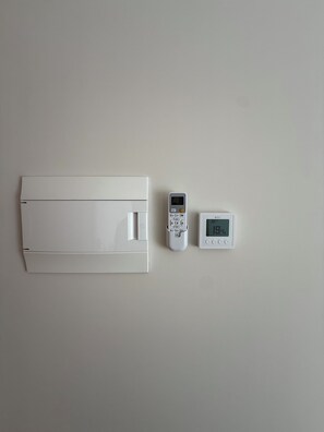 Camera doppia, 1 letto matrimoniale, bagno privato, vista città | Bagno | Asciugamani, sapone, shampoo, carta igienica