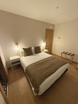 Double Room, 1 Double Bed, Private Bathroom, City View | Soundproofing, free WiFi, bed sheets - Pensión el Horno (León)