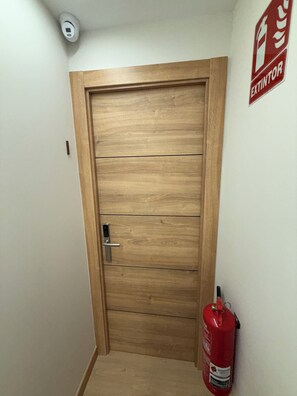 Triple Room, Multiple Beds, Ensuite, City View | Free WiFi, bed sheets