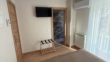 Double Room, 1 Double Bed, Private Bathroom, City View | Free WiFi, bed sheets