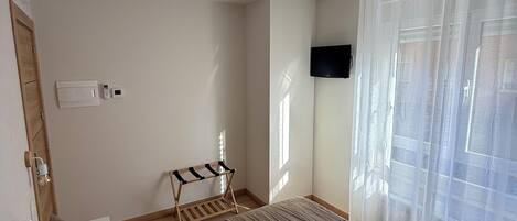 Doppelzimmer, 1 Doppelbett, eigenes Bad, Stadtblick