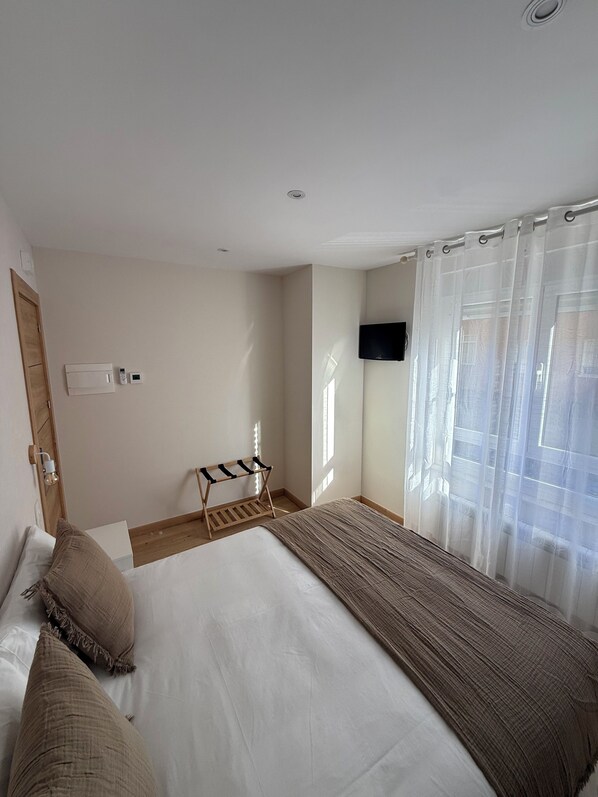 Double Room, 1 Double Bed, Private Bathroom, City View