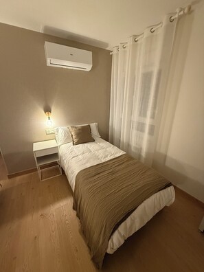 Chambre triple, 3 lits jumeaux, salle de bain privée | Accès au Wi-Fi (inclus), literie fournie