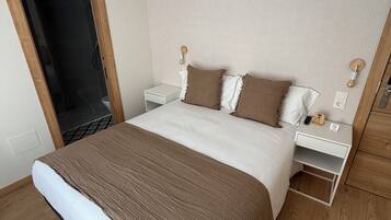 Double Room, 1 Double Bed, Private Bathroom, City View | Free WiFi, bed sheets