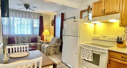 Cozy Cottage 2 bedroom house one and half bathrooms Cumberland, Md with AC, WiFi