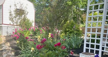 Cozy Cottage 2 bedroom house one and half bathrooms Cumberland, Md with AC, WiFi