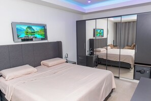 Luxury-Apartment, Balkon, Meerblick | 2 Schlafzimmer, kostenloses WLAN