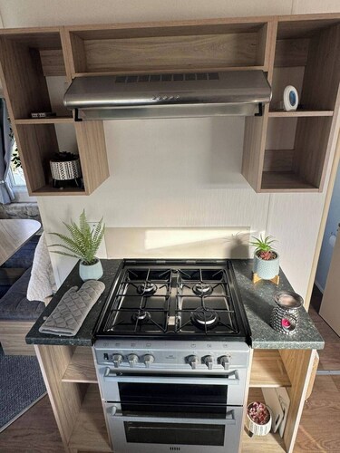 3 Bedroom Stunning Caravan Justin