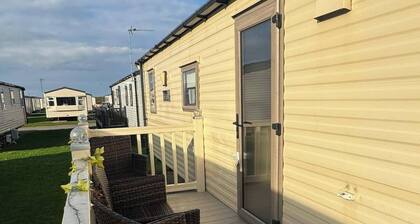 3 Bedroom Stunning Caravan Justin