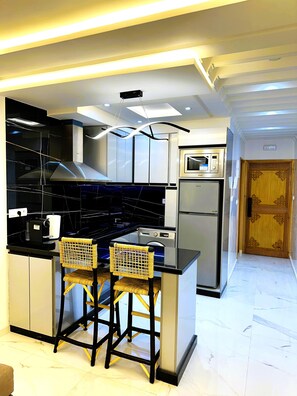 Private kitchen - Elegant studio near the beach, Four Seasons, and tramway - Rabat center (Rabat)
