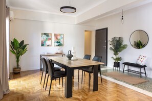 Family Apart Daire, Şehir Manzaralı | Odada yemek servisi