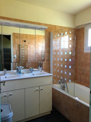 Hair dryer, towels - LARGE COUNTRY HOUSE (Ménéac)