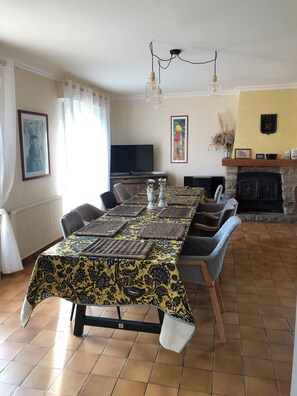 Dining - LARGE COUNTRY HOUSE (Ménéac)