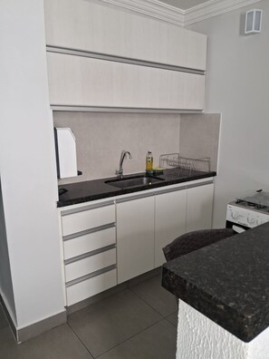 Apartment, City View | Private kitchen
