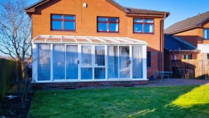 A two-story brick house with a conservatory. - Edinburgh Mansion Retreat (Edinburgh)