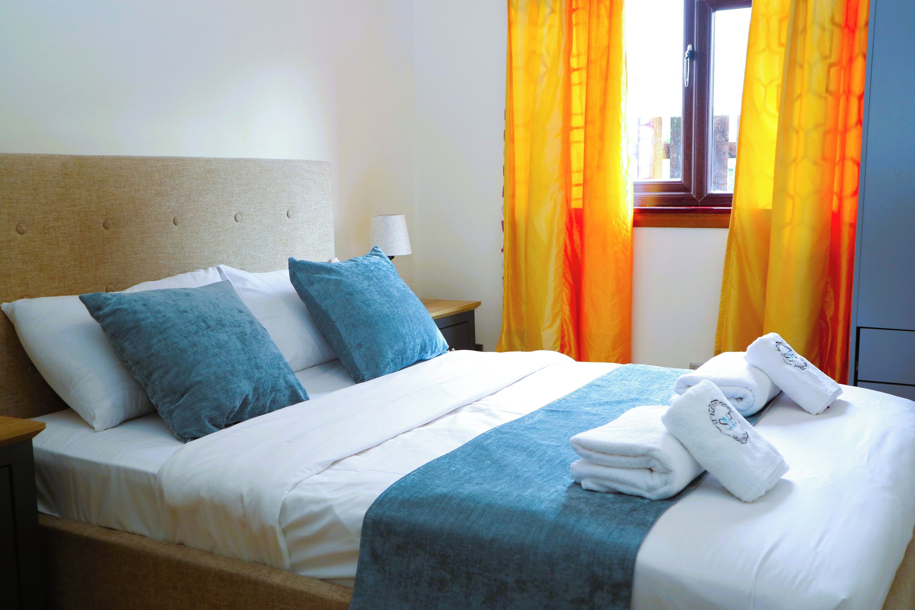 House | 9 bedrooms, free WiFi, bed sheets