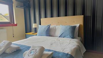 9 bedrooms, free WiFi, bed sheets