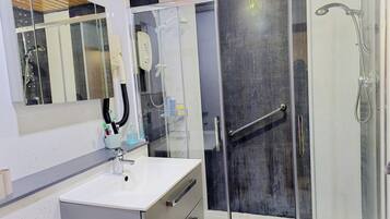 House | Bathroom | Shower, hair dryer, towels