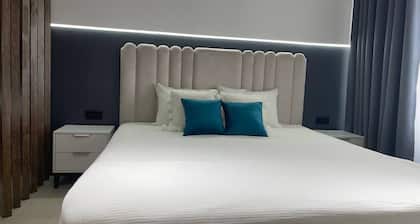 Akay city White studio