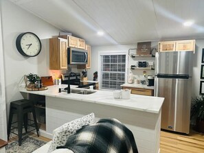 Coffee/tea maker, fridge, microwave, oven - Sunset Tiny House Retreat | Fire Pit & Starry Sky (Logan)