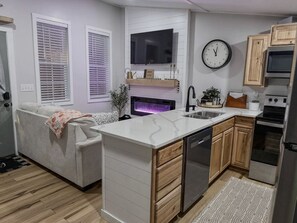 Fridge, microwave, oven, stovetop - The Hart of Hocking Hills (The Coop) (Logan)