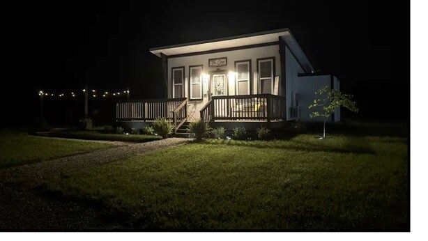 Exterior - Sunset Tiny House Retreat | Fire Pit & Starry Sky (Logan)