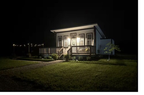 Sunset Tiny House Retreat | Fire Pit & Starry Sky