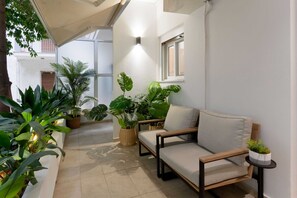 Luxury Studio, Garden View | Terrace/patio