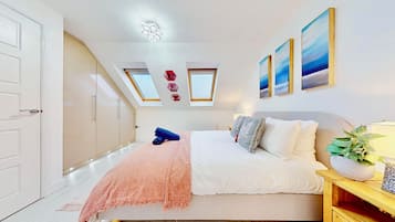 4 bedrooms, desk, iron/ironing board, WiFi