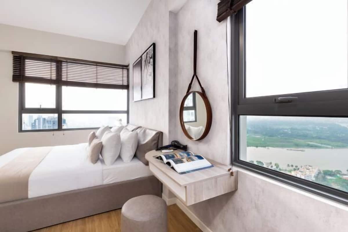 Desk, laptop workspace, free WiFi