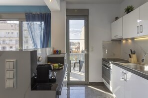 Coffee/tea maker, highchair, cookware/dishes/utensils - Renovated Apartment in Metaksourgio (Athens)