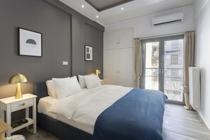 2 bedrooms, bed sheets - Renovated Apartment in Metaksourgio (Athens)