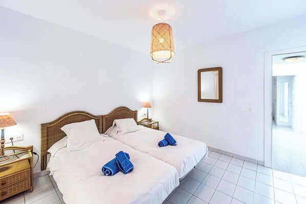 Iron/ironing board, WiFi, bed sheets