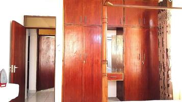 2 dormitorios, tabla de planchar con plancha, wifi y ropa de cama