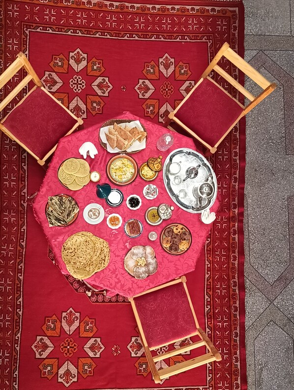 Desayuno completo gratuito y diario