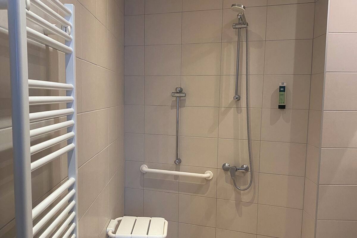 Superior Double Room, Roll-in Shower | Bathroom | Shower, free toiletries, hair dryer, towels
