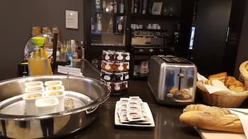 Desayuno buffet diario (EUR 12 por persona)