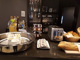Desayuno buffet diario (EUR 12 por persona)