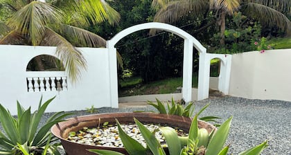 Private Retreat w/ Pool, Stunning Views & Wildlife