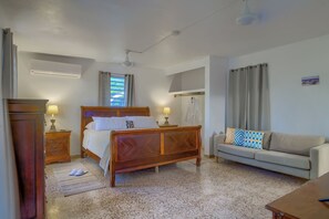 2 bedrooms, desk, free WiFi, bed sheets