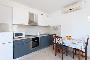 Fridge, microwave, oven, stovetop - Great Apartment for 3 person in a quiet street! (Orebic)